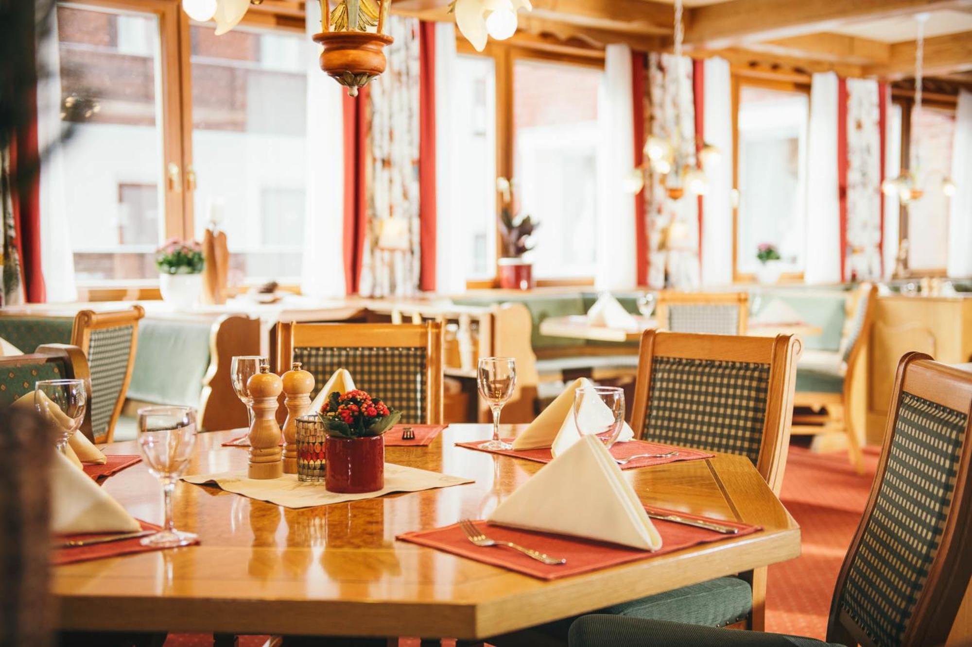 Arlberghaus Hotel Zürs Екстериор снимка